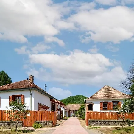 Pipacs Es Tulipan Vendeghaz