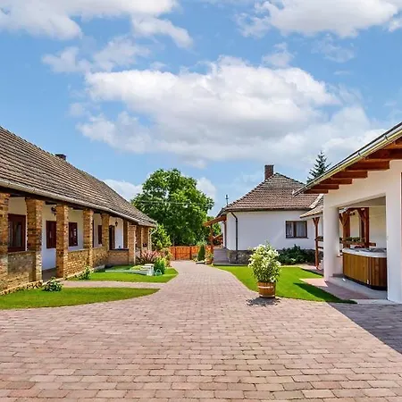 Pipacs Es Tulipan Vendeghaz 게스트하우스