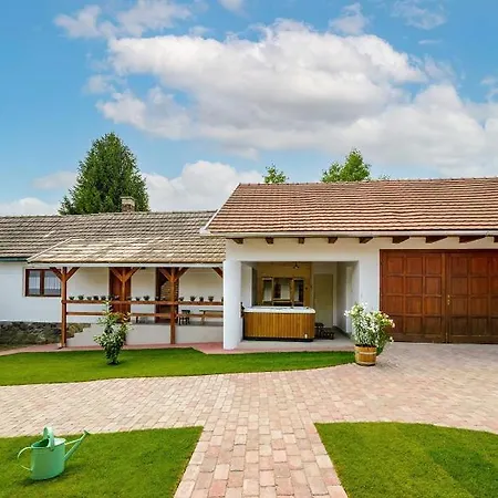 Pipacs Es Tulipan Vendeghaz 게스트하우스 Bodony