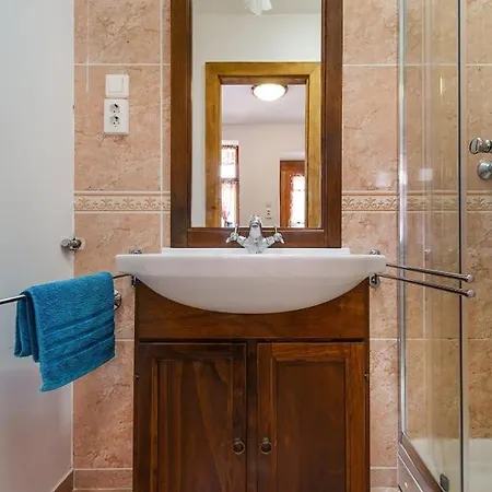 Pipacs Es Tulipan Vendeghaz 3* Bodony