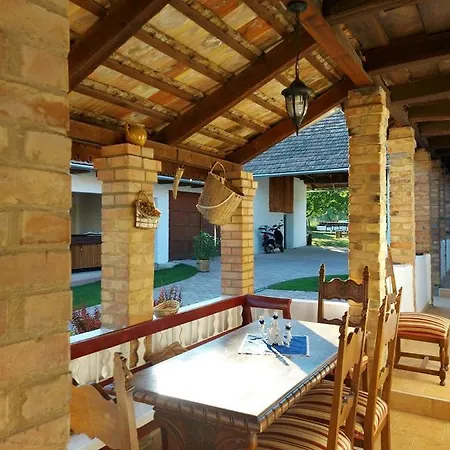 Pipacs Es Tulipan Vendeghaz 게스트하우스