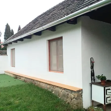 Pipacs Es Tulipan Vendeghaz 3* Bodony