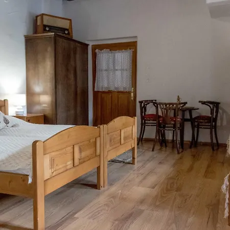 Pipacs Es Tulipan Vendeghaz 3* Bodony