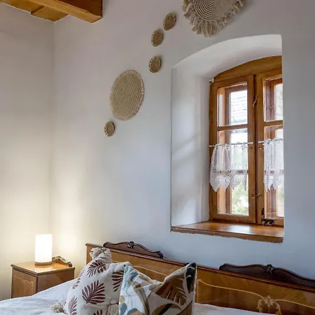 Pipacs Es Tulipan Vendeghaz Bodony